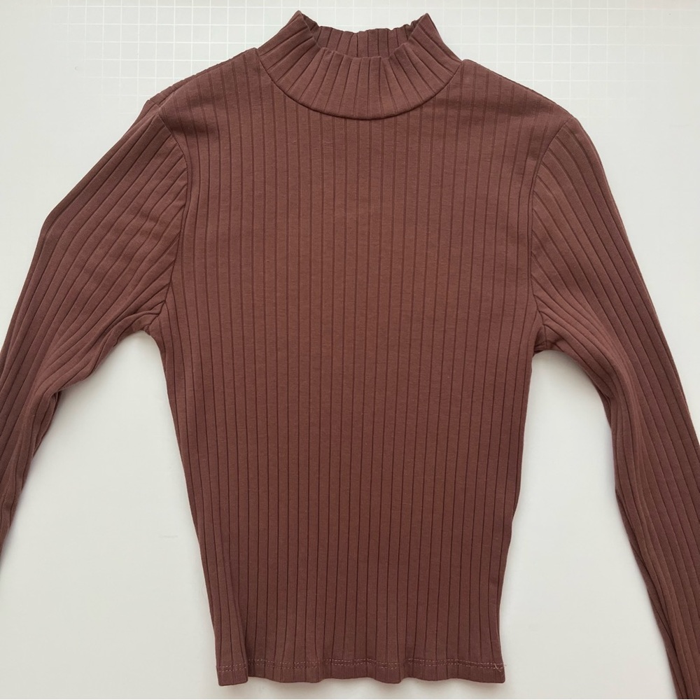 tilly’s brown mock neck long sleeve shirt